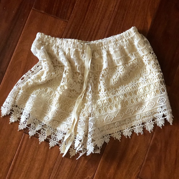 Crotchet Pull On Shorts - Picture 3 of 8